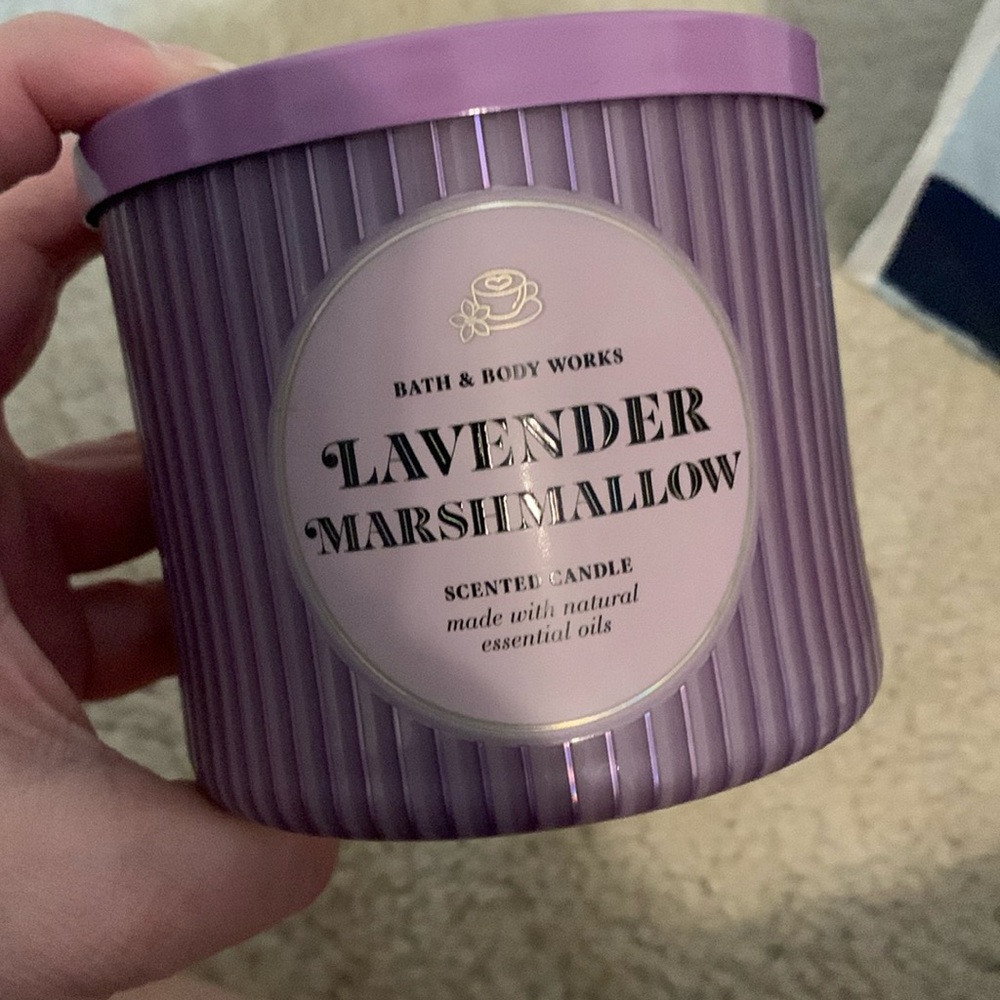 Bath & Body Works Lavender Marshmallow candle (2021)